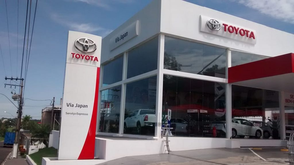 Controle solar para concessionária Toyota